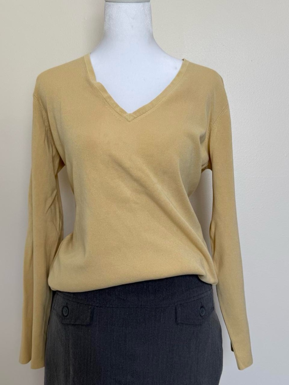 Vintage Minimalist Preppy Chico's silk Butter Yellow V-Neck Knit Sweater